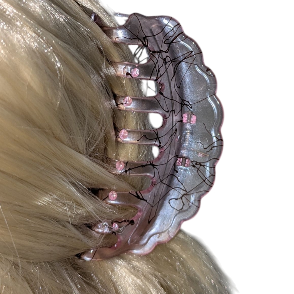 🌞  3/ $15 Boutique Claw Hair Clip